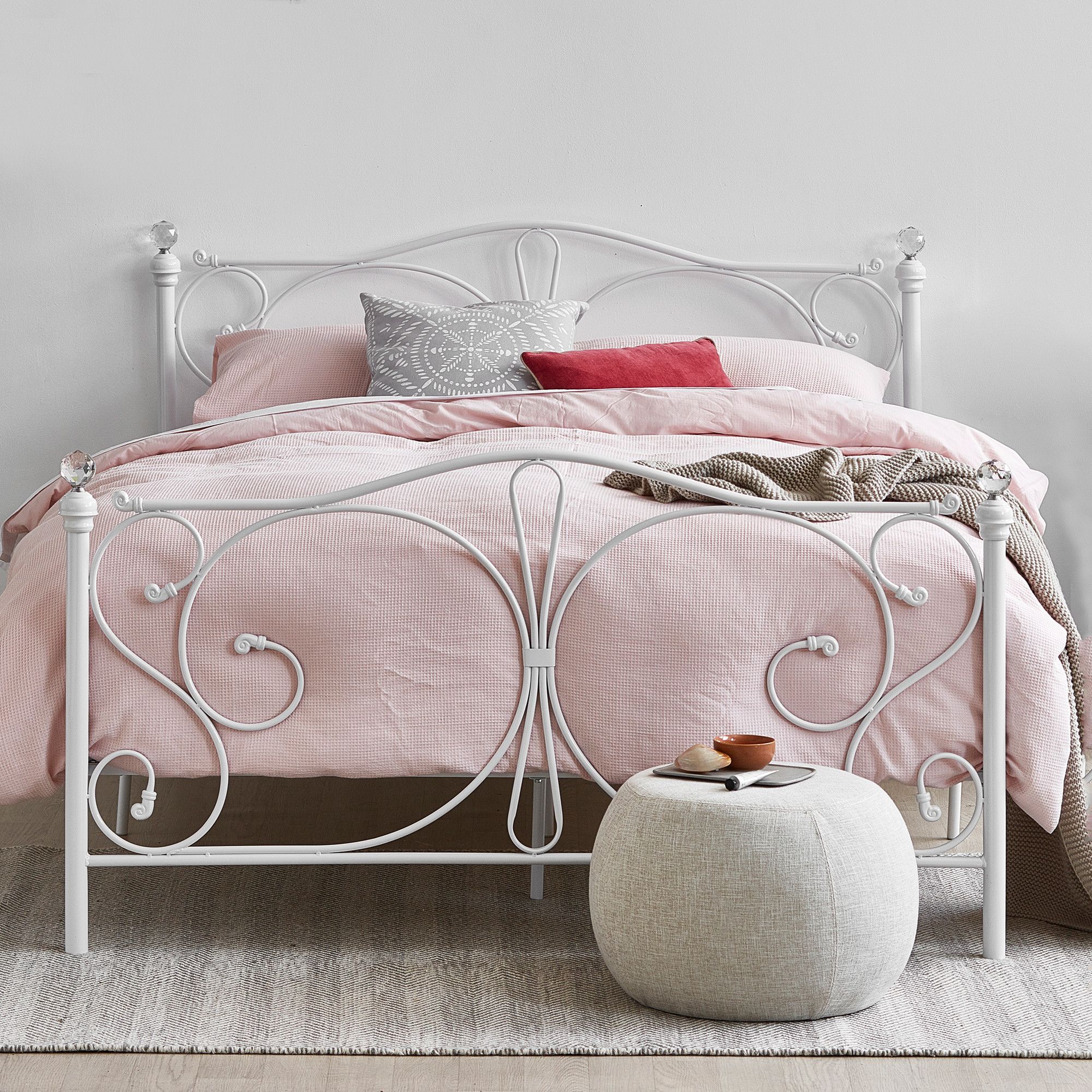 Metal White Queen Bed Frame - The Perfect Addition to Your Bedroom