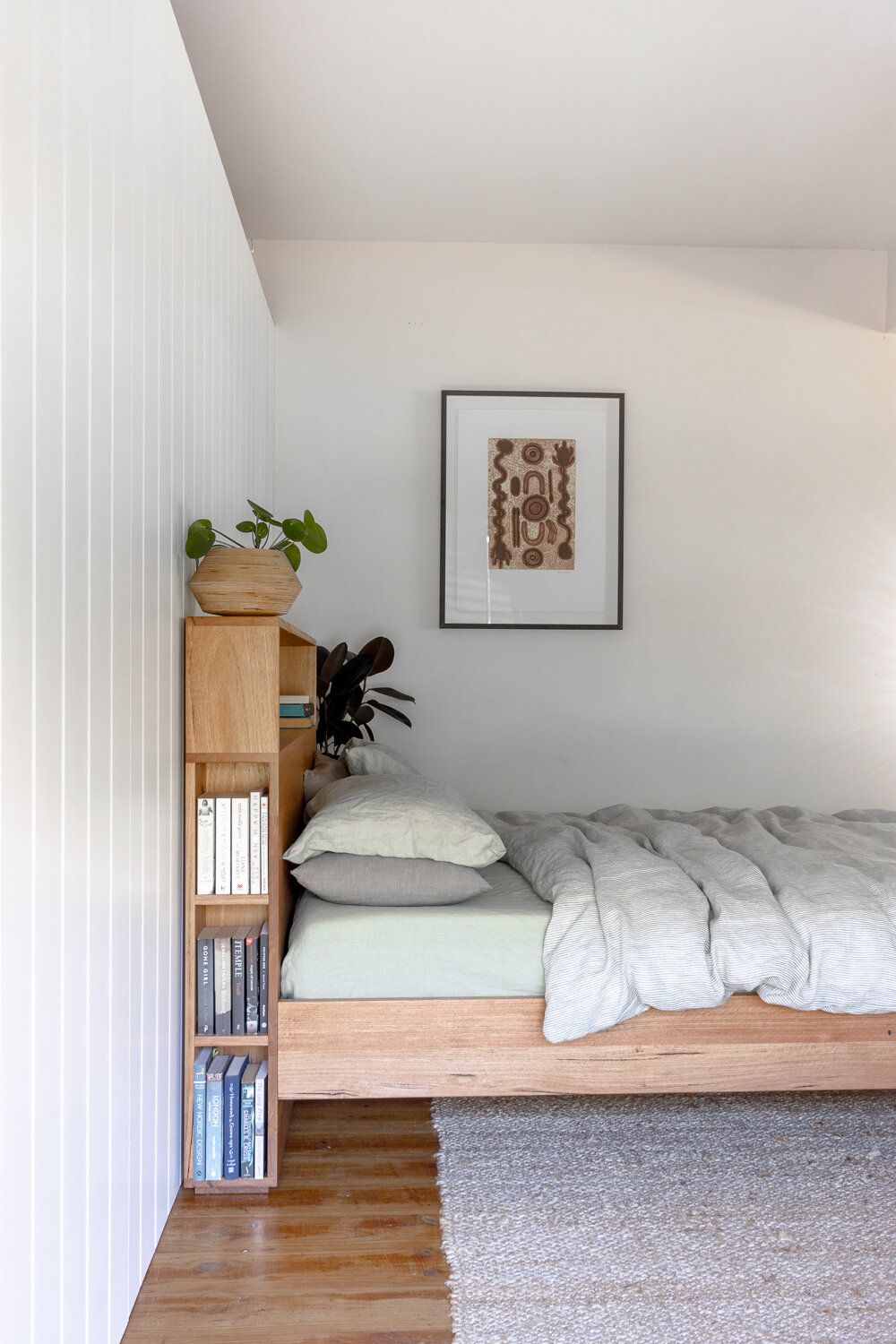 Bookshelf Headboard Ideas for Your Bedroom