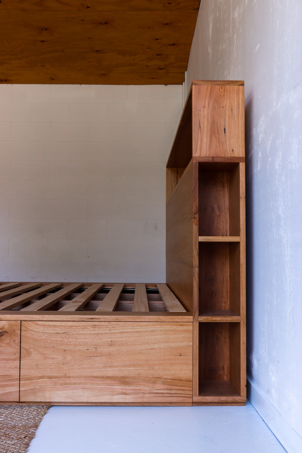 Bookshelf Headboard Ideas for a Stylish Bedroom