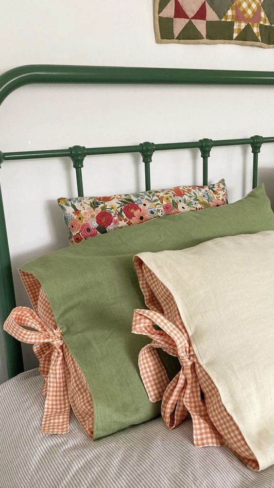 Day Bed Bedding Tips and Ideas