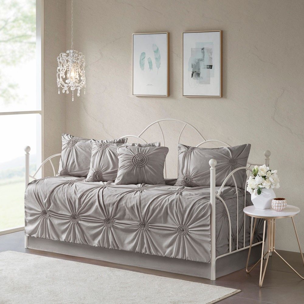 Daybed Bedding Sets: The Ultimate Guide to Stylish and Practical Bedding Solutions