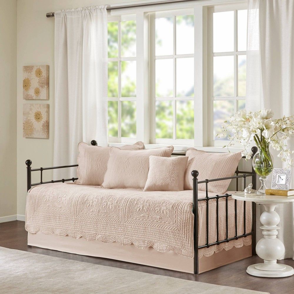 Daybed Bedding Sets for All Your Decor Needs