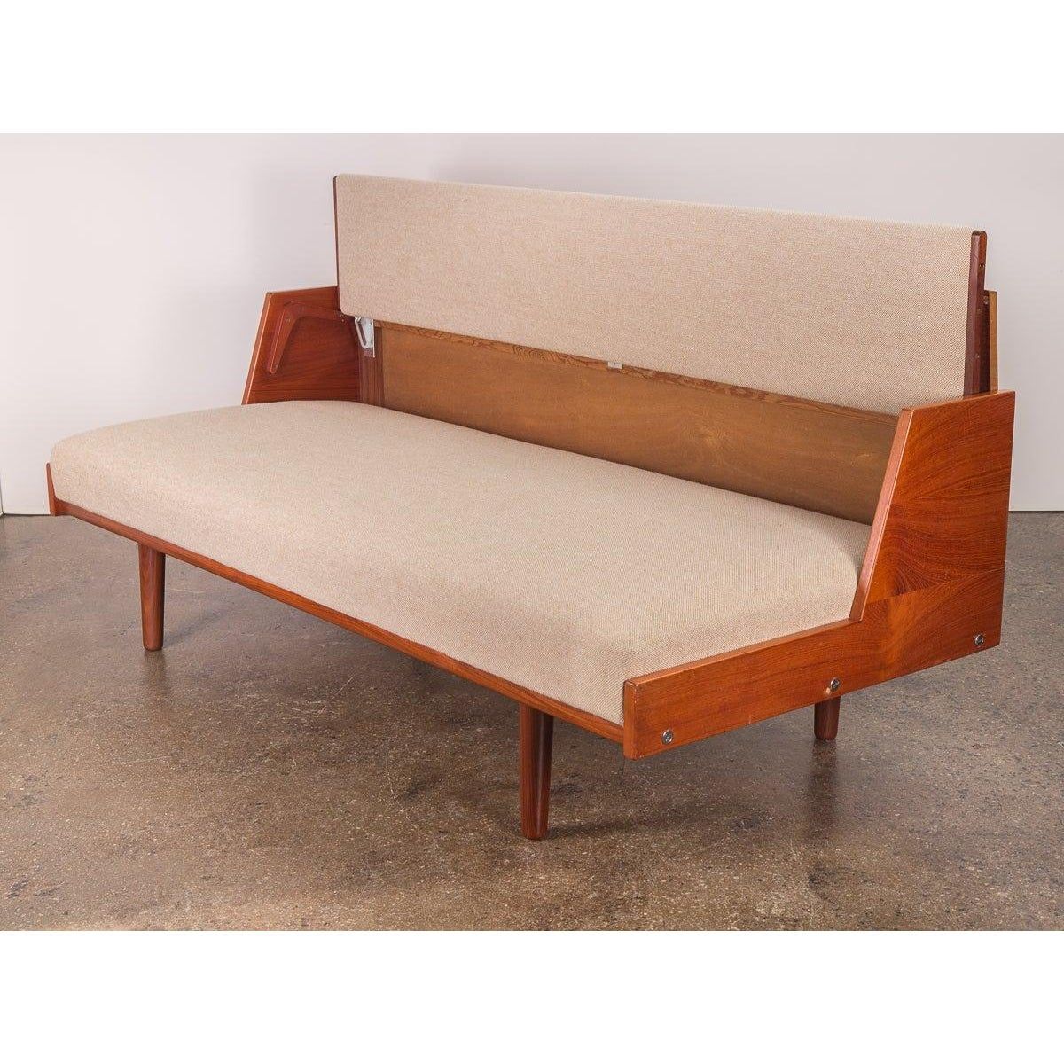 Daybed Sofa - The Versatile and Stylish Furniture Option for Your Home