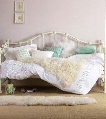 Daybeds For Girls A Stylish and Functional Addition to Any Bedroom