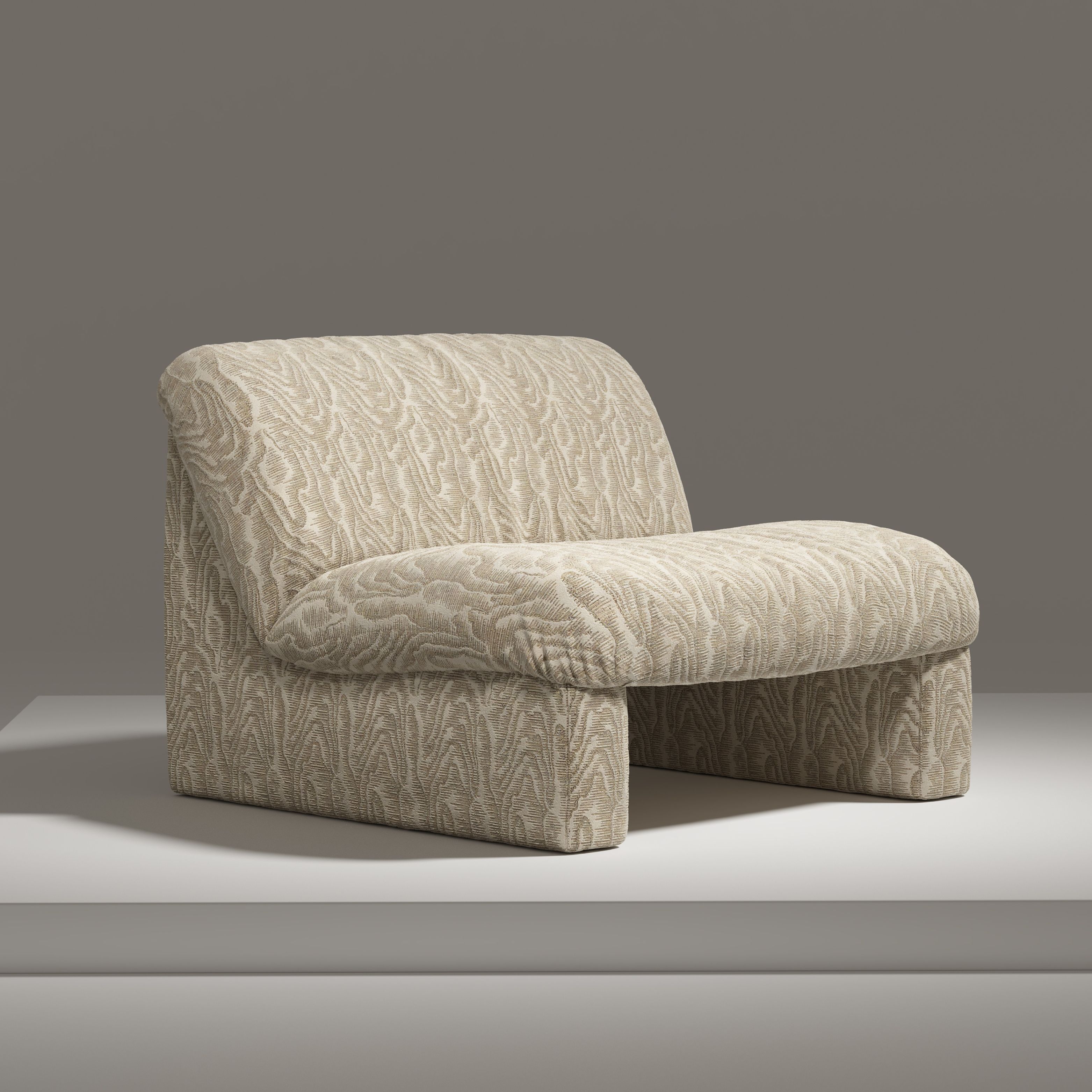 Right Sofa Chair Provides Maximum Comfort for Your Living Room