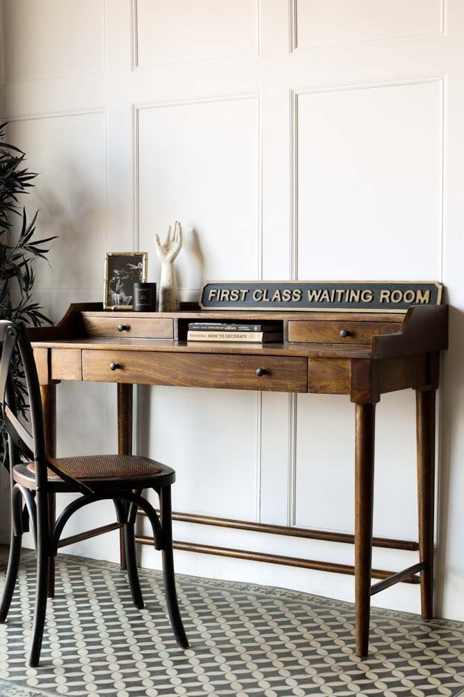 Large Desks for Maximum Workspace Efficiency