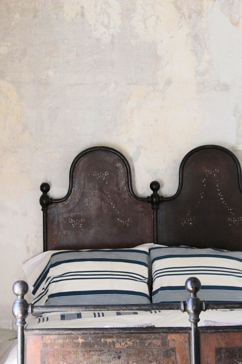 Metal Bed Headboards: Adding Style and Sophistication to Your Bedroom