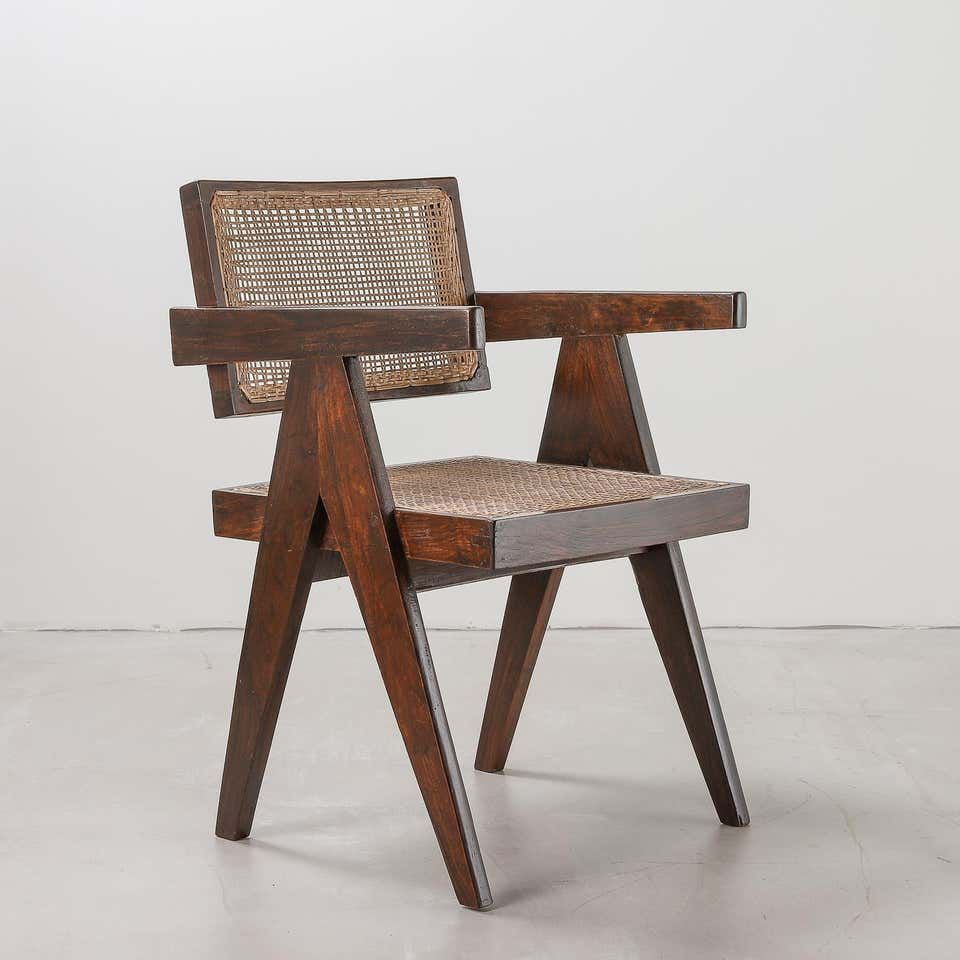 Modern Wooden Chairs: A Timeless Addition to Any Space