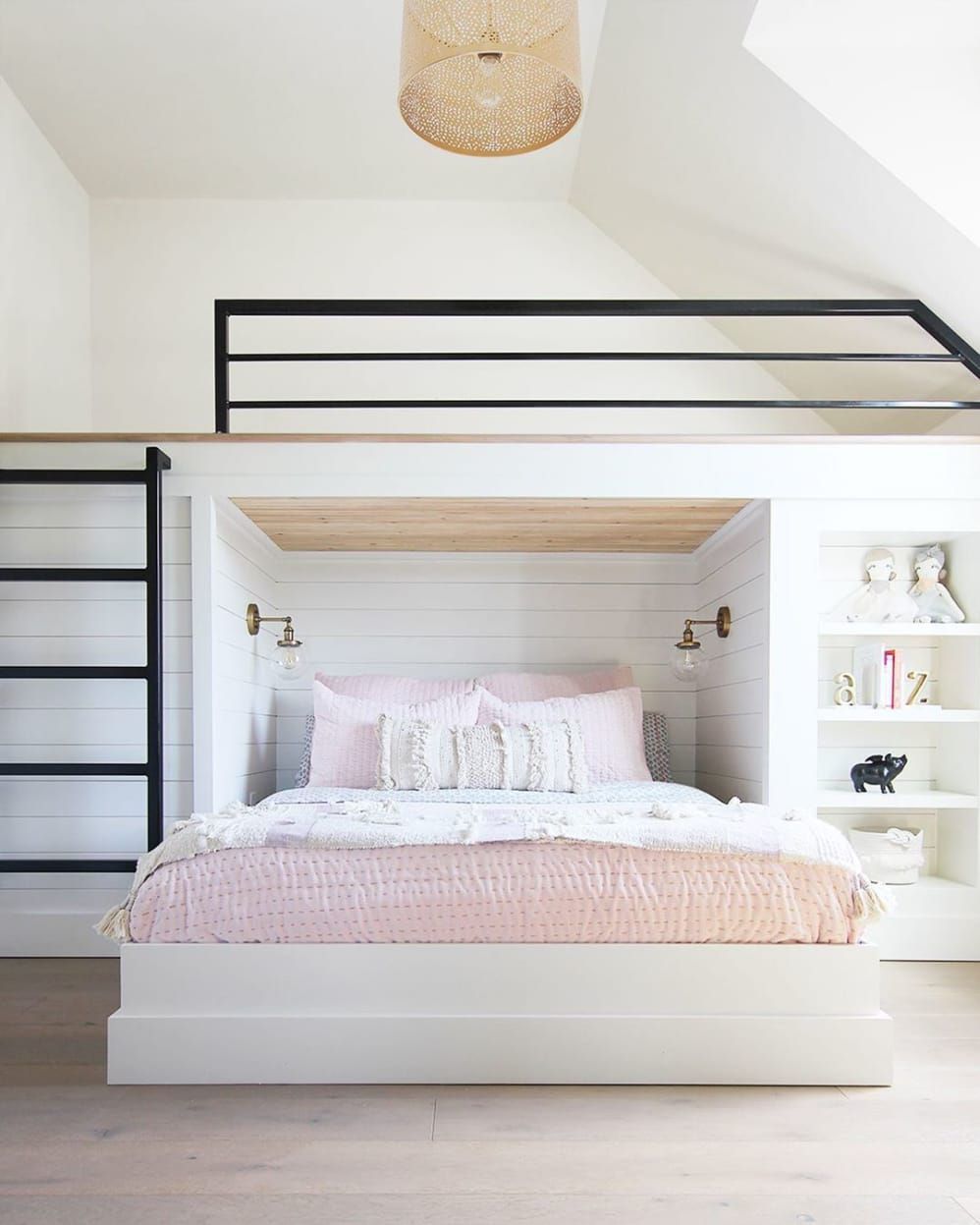 Queen Size Modern Bunk Bed Loft: The Perfect Solution for Small Bedrooms