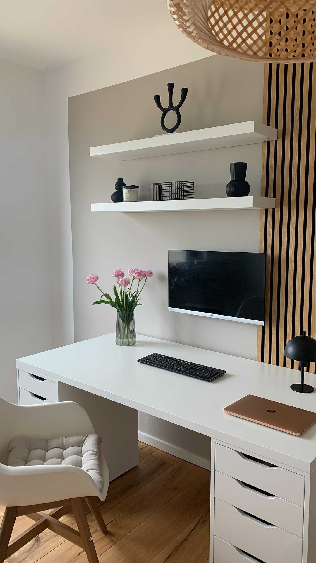 Small Home Office Desk Options for a Productive Workspace