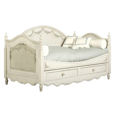 White Daybeds - A Chic and Versatile Addition to Any Room