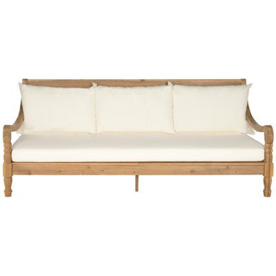 White Daybeds Are the Perfect Addition to Your Home