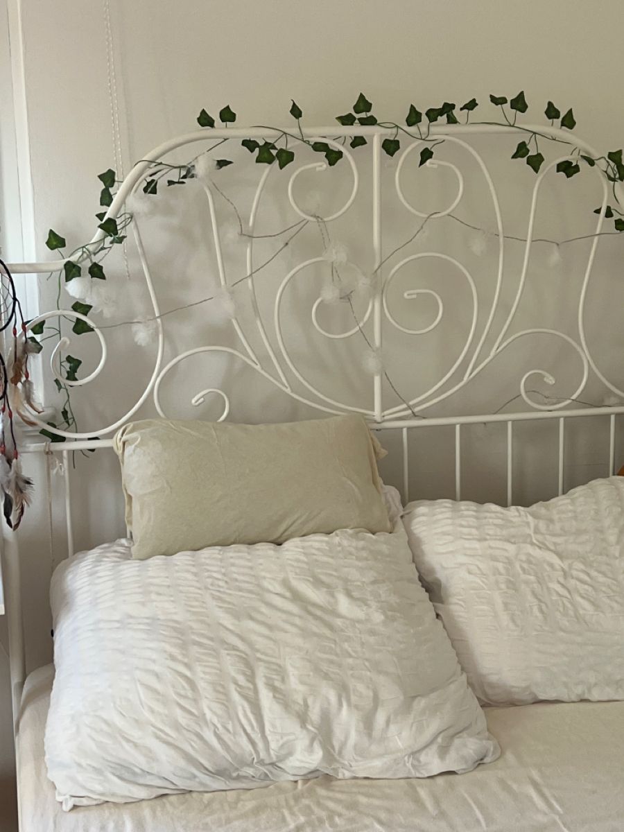 White Metal Headboards - A Timeless Bedroom Accent