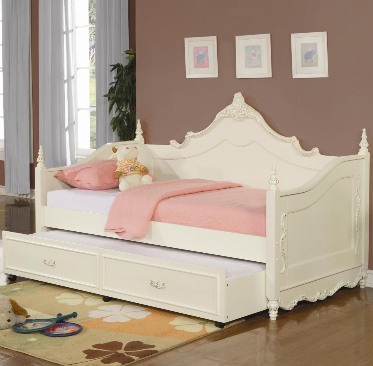 White Wooden Single Daybed Perfect for Small Spaces