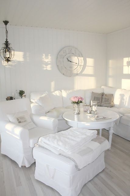 White vintage decor ai: timeless elegance and charm