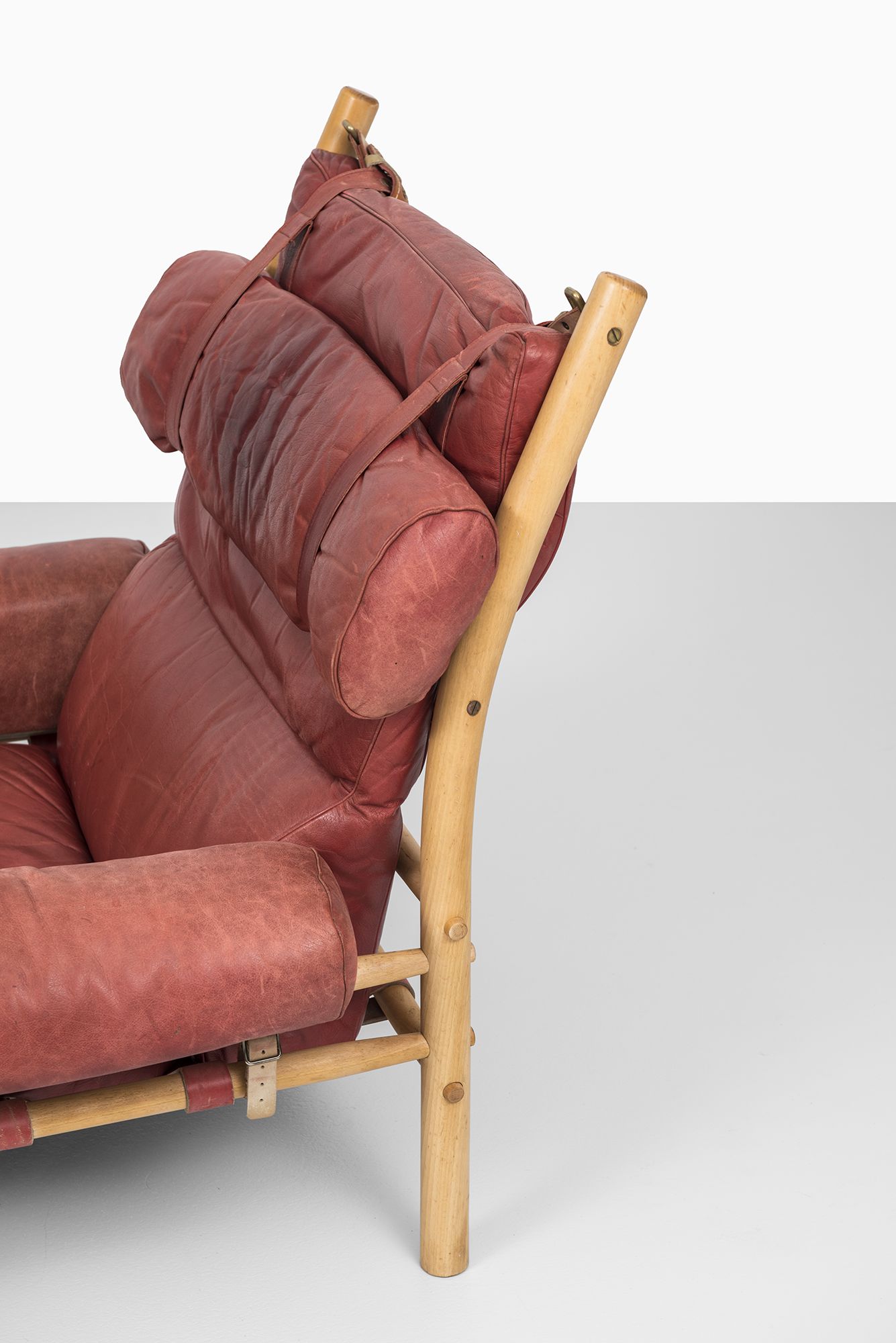 Modern Red Leather Recliner The Perfect Addition to Your Living Room