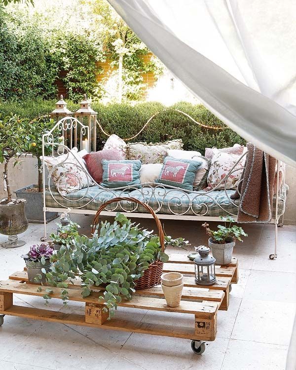 Outdoor With Metal Daybeds Bringing Style And Comfort To Your Patio