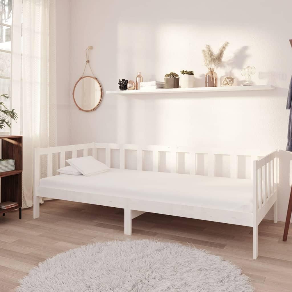 White Wooden Daybeds: The Perfect Addition to Your Bedroom